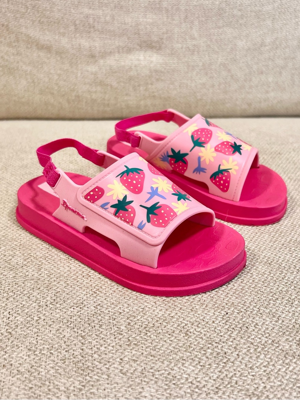 Ipanema Kids Size 9 US Toddler (23/24 BR) Pink Strawberry Slingback Sandals